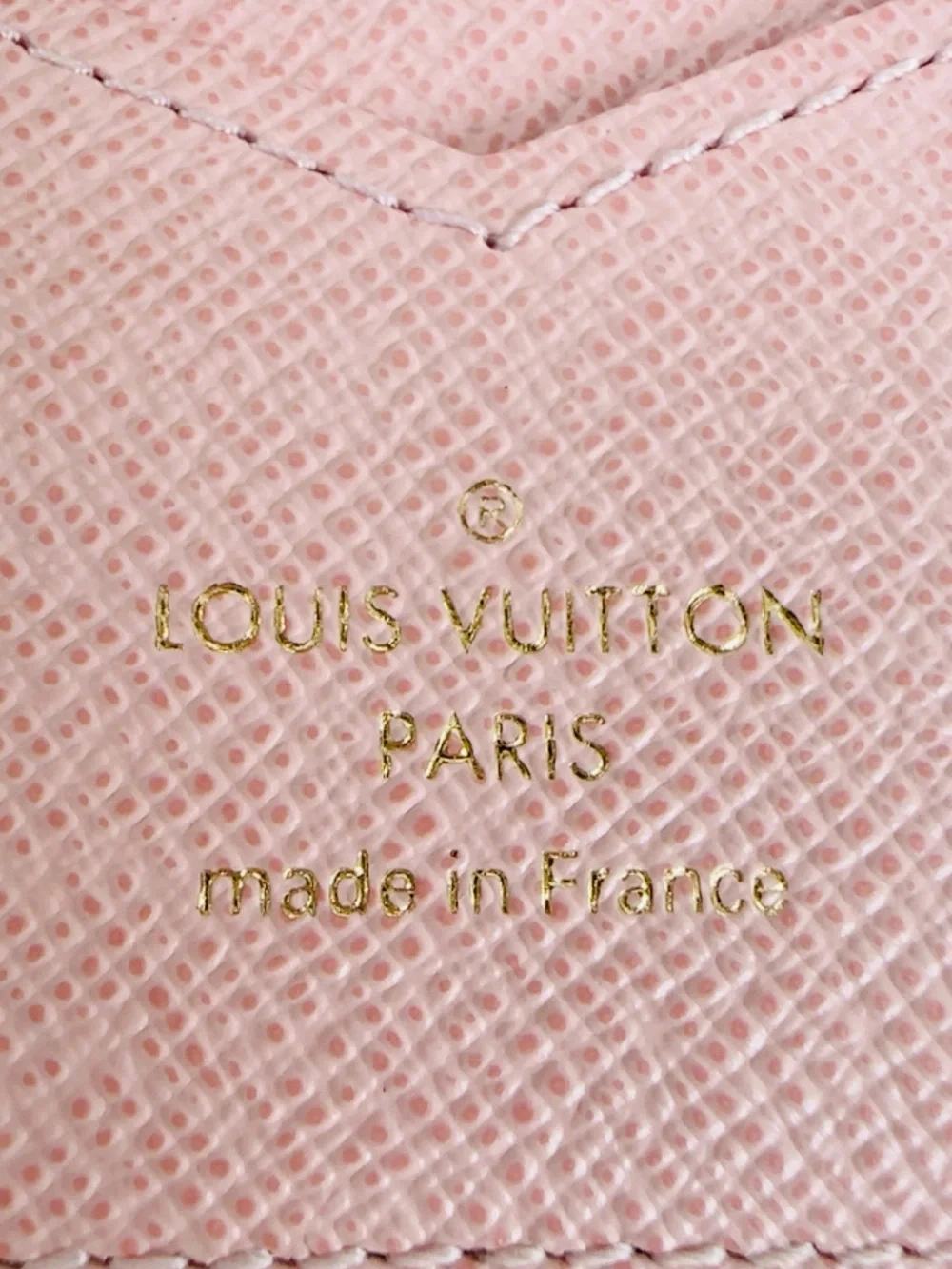 ♥️Louis Vuitton Monogram Big Wheel Passport cover ♥️